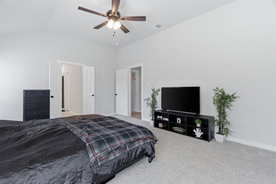 Furnished interior view inside a new home in Trail Creek, Cleburne (Image 10).
