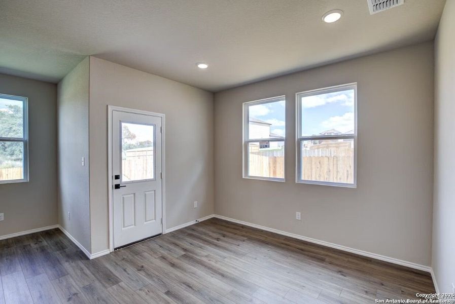 Spacious, unfurnished interior of a new home in Royal Crest, San Antonio (Image 15).