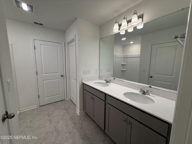 Furnished interior view inside a new home in Cedar Creek, Jacksonville (Image 6).