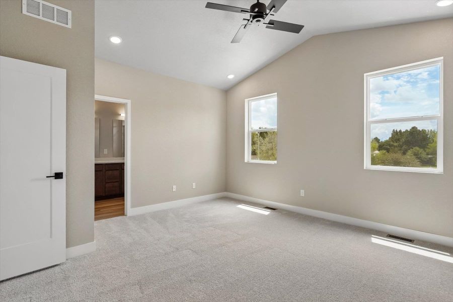 Spacious, unfurnished interior of a new home in Pony Park, Colorado Springs (Image 21).