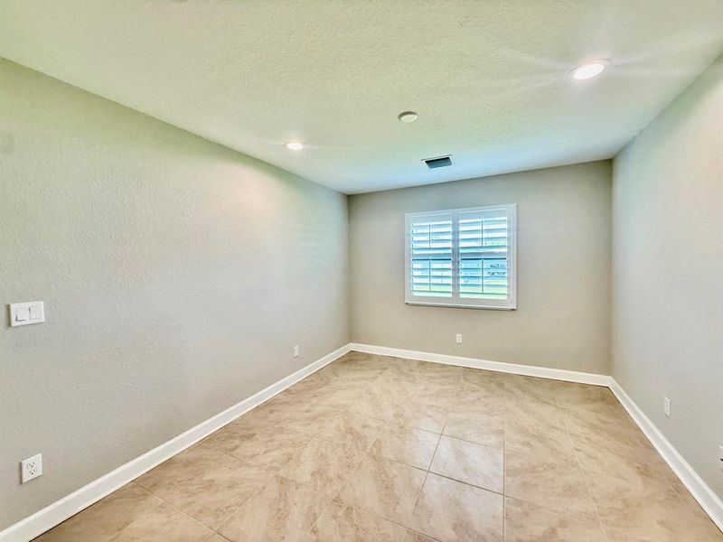 Spacious, unfurnished interior of a new home in , Fort Pierce (Image 33).