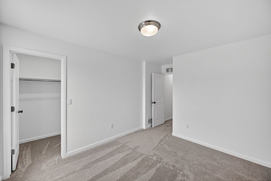 Spacious, unfurnished interior of a new home in Parterre, Thornton (Image 13).