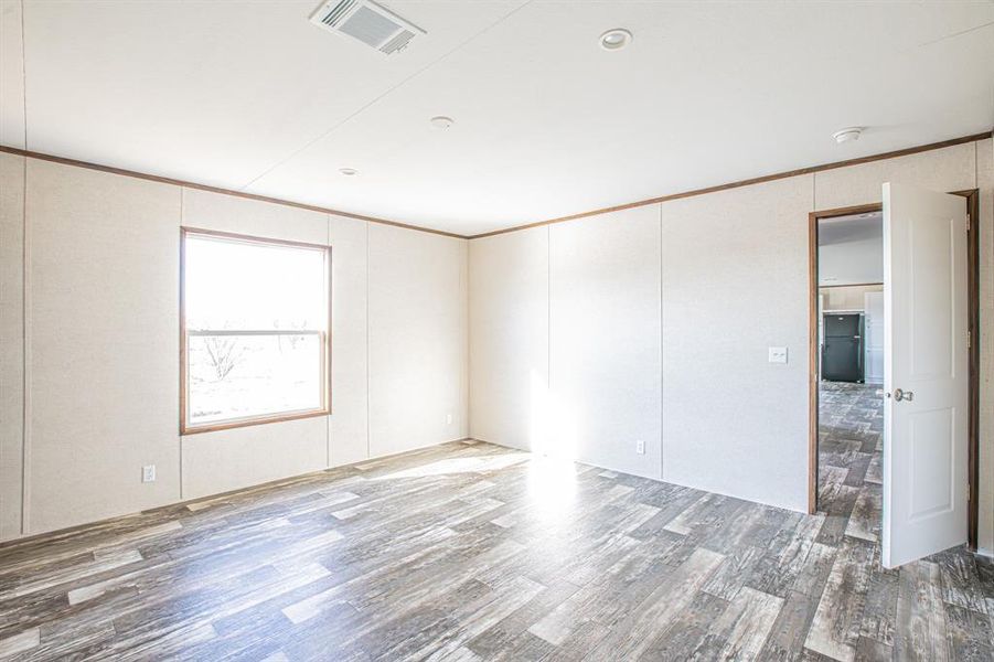 Spacious, unfurnished interior of a new home in , Bellevue (Image 23).