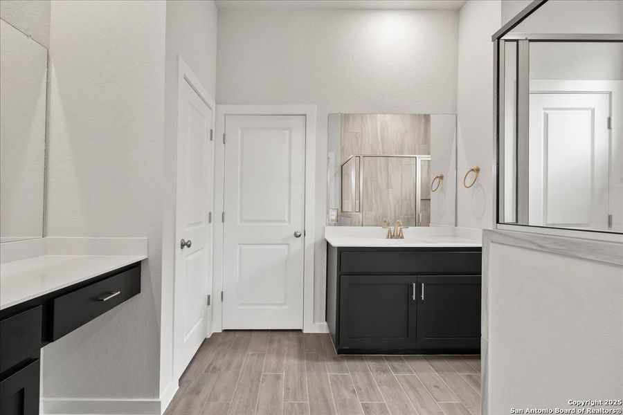 Furnished interior view inside a new home in Village at Three Oaks, Seguin (Image 5). Furnished interior view inside a new home in Village at Three Oaks, Seguin (Image 5).