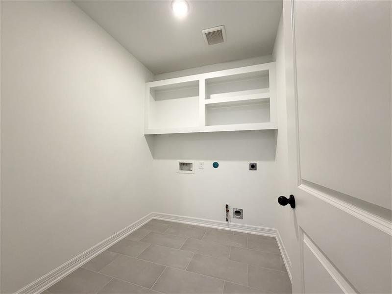 Spacious, unfurnished interior of a new home in Dellrose, Hockley (Image 13).