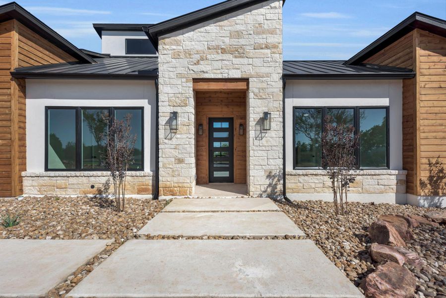 Exterior details and patio area of a home in , Horseshoe Bay (Image 22).