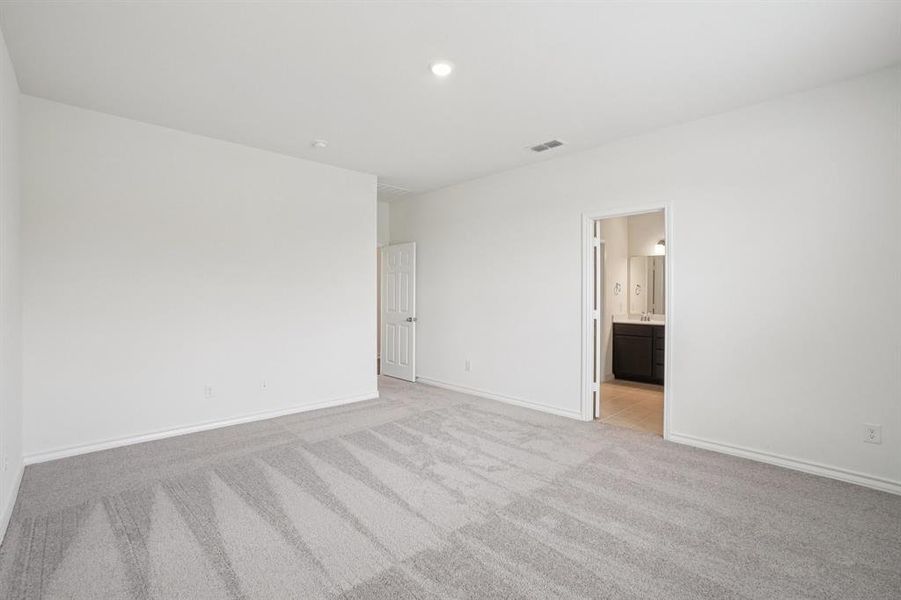 Spacious, unfurnished interior of a new home in Heartland Signature, Heartland (Image 21).