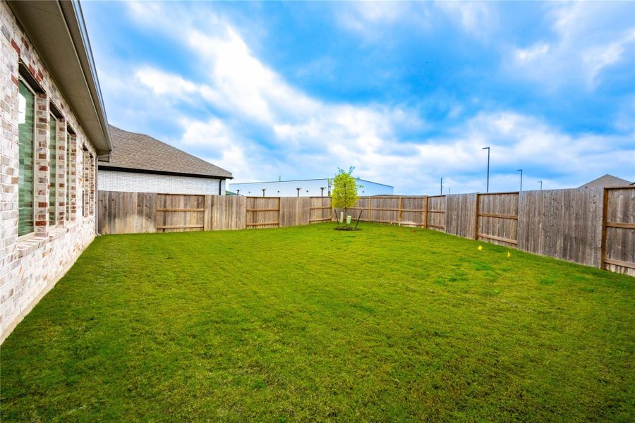 Spacious Back Yard with no back neighbors