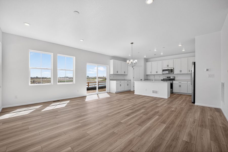 Spacious, unfurnished interior of a new home in Lake Bluff, Greeley (Image 11).