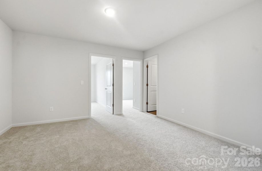 Spacious, unfurnished interior of a new home in Trivium, Newton (Image 25).