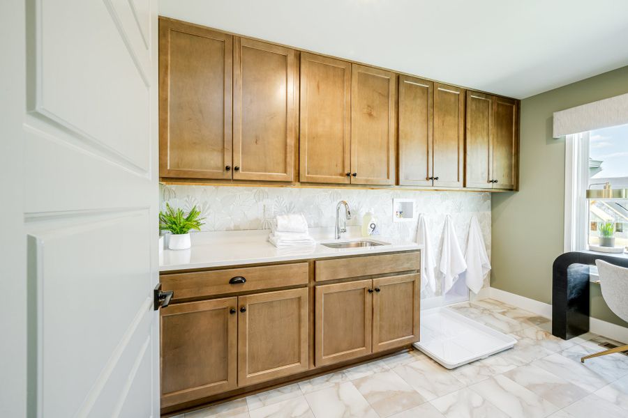 Representative furnished interior of a home built from the Beckett by Fischer Homes in Veranda Manor, Canton (Image 41).