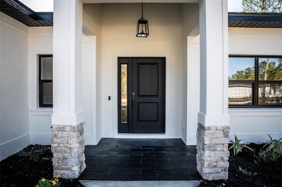 Exterior details and patio area of a home in , Weeki Wachee (Image 25).
