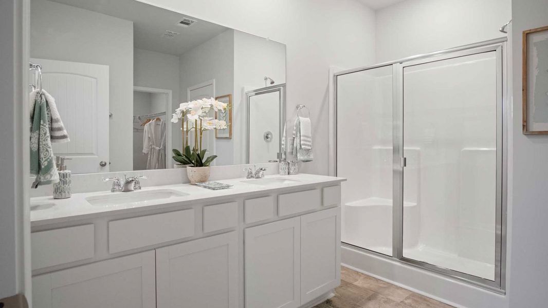 Furnished interior view inside a new home in Savannah Lakes, Lewisburg (Image 6).