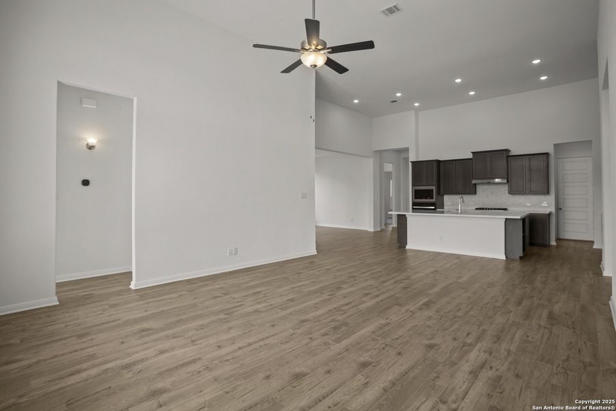 Spacious, unfurnished interior of a new home in Homestead, Schertz (Image 28).