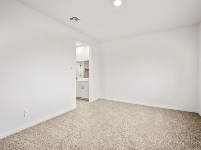 Spacious, unfurnished interior of a new home in Summerstone II, Marana (Image 10).