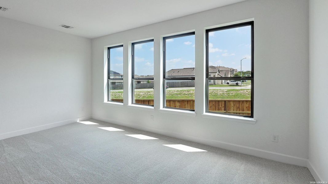 Spacious, unfurnished interior of a new home in Ladera, San Antonio (Image 27).