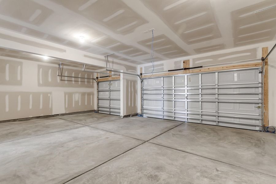 Spacious, unfurnished interior of a new home in , Summerville (Image 32).