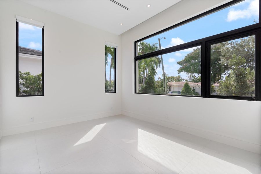 Spacious, unfurnished interior of a new home in , Fort Lauderdale (Image 21). Spacious, unfurnished interior of a new home in , Fort Lauderdale (Image 21).