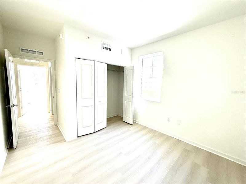Spacious, unfurnished interior of a new home in , Orlando (Image 16).