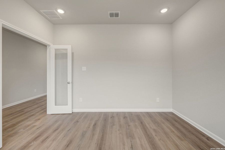 Spacious, unfurnished interior of a new home in Winding Brook, San Antonio (Image 35).