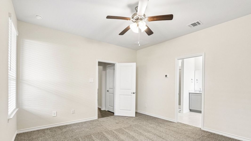 Spacious, unfurnished interior of a new home in The Woods at Lindsey Place, Anna (Image 11).