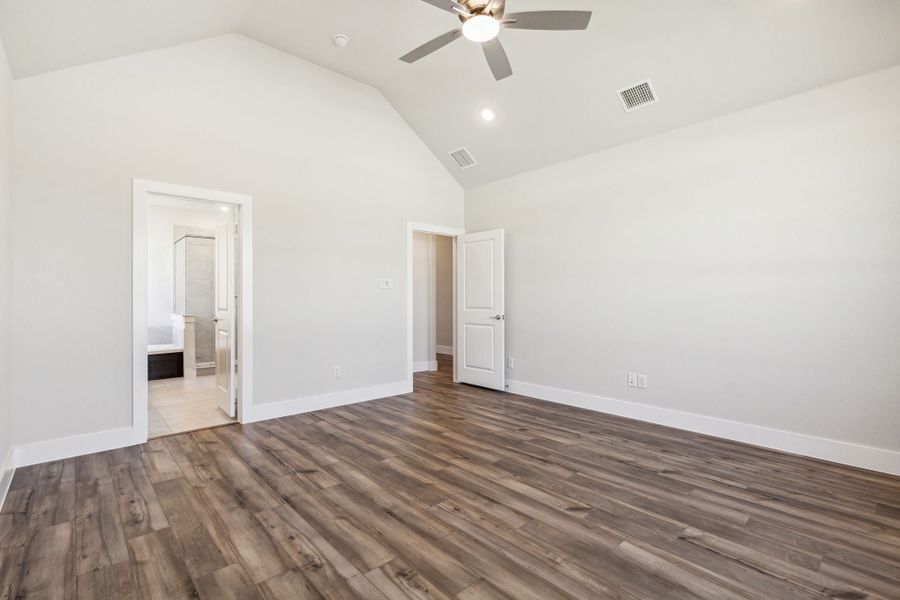 Representative unfurnished interior of a home built from the Cardinal by Centre Living Homes in Dove Hollow, Waxahachie (Image 36).