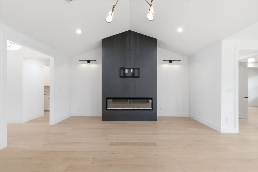 Spacious, unfurnished interior of a new home in , Houston (Image 22).