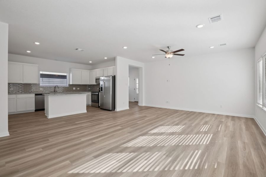 Spacious, unfurnished interior of a new home in Cool Water at Sonterra, Jarrell (Image 16).