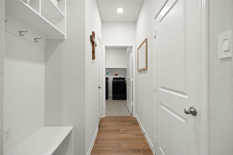 A dedicated mud area helps keep daily essentials organized and within reach. A dedicated mud area helps keep daily essentials organized and within reach.