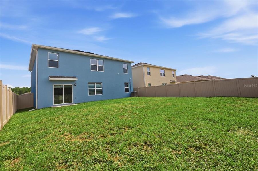 Exterior details and patio area of a home in Edgemont at Serenoa, Clermont (Image 4).
