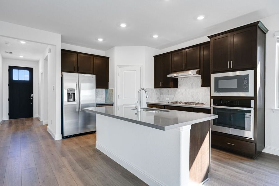 Furnished interior view inside a new home in Madero 50s, Fort Worth (Image 8).