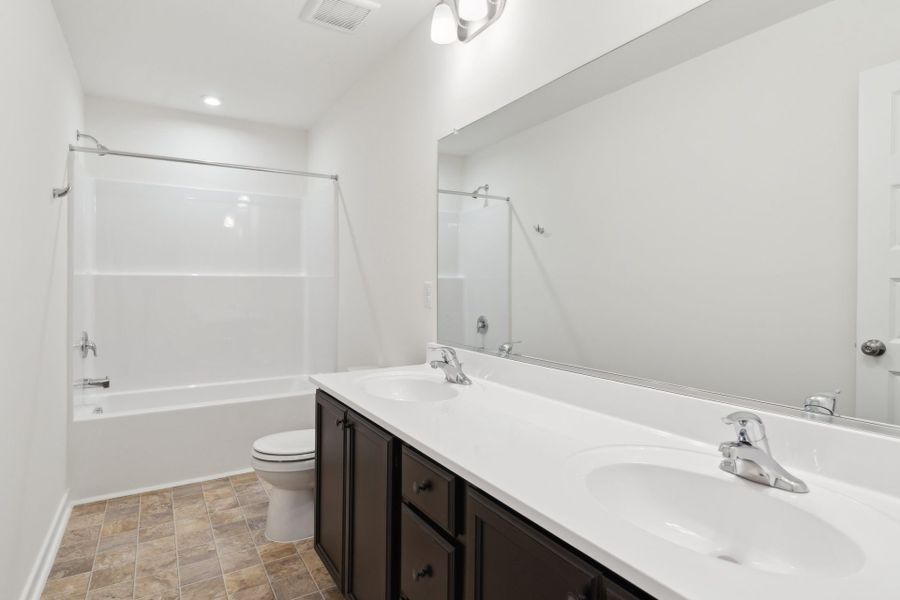 28- HHHunt Maxwell Hall Bath Second Floor