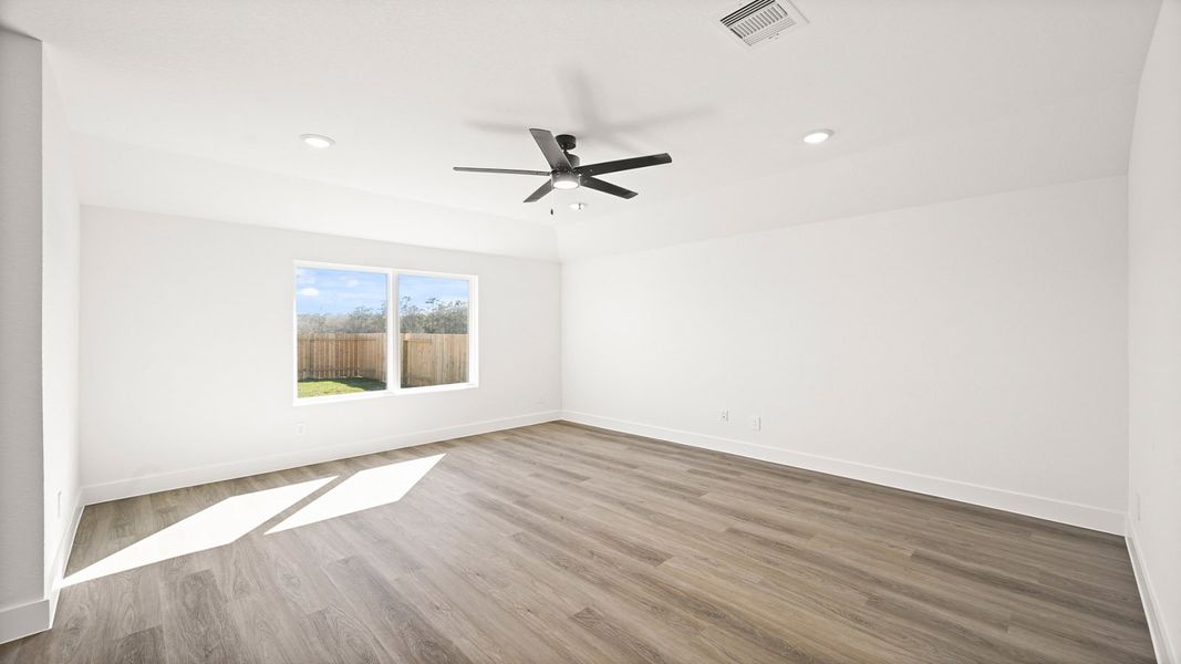 Representative unfurnished interior of a home built from the Denton by D.R. Horton in Chapel Lakes, Montgomery (Image 18).