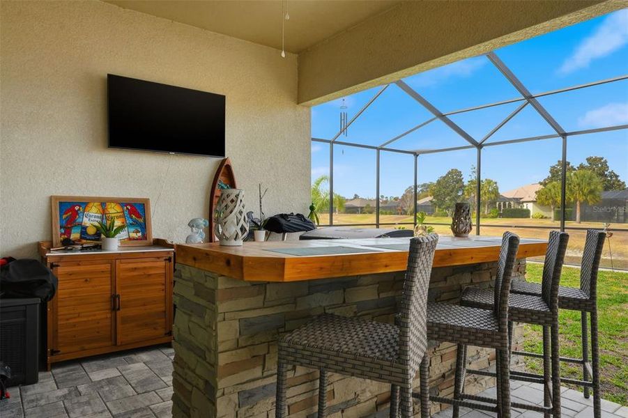 Exterior details and patio area of a home in , Weeki Wachee (Image 24).