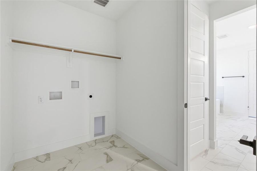 Spacious, unfurnished interior of a new home in Talon Hills, Fort Worth (Image 22). Spacious, unfurnished interior of a new home in Talon Hills, Fort Worth (Image 22).