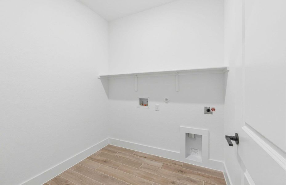 Spacious, unfurnished interior of a new home in Lagos, Manor (Image 18).