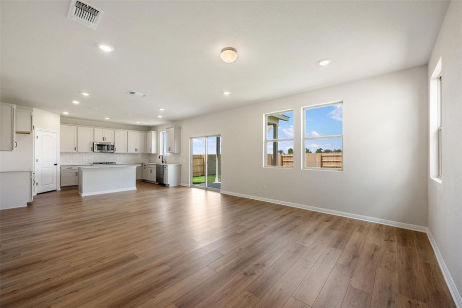 Spacious, unfurnished interior of a new home in Patterson Ranch, Georgetown (Image 24).