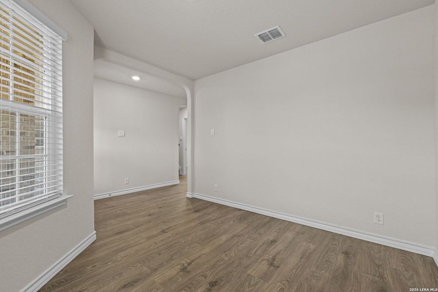 Spacious, unfurnished interior of a new home in Stonehill, San Antonio (Image 26).