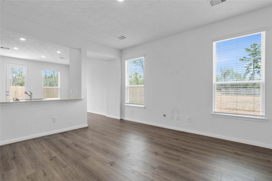 Spacious, unfurnished interior of a new home in Grace Landing, Willis (Image 15).