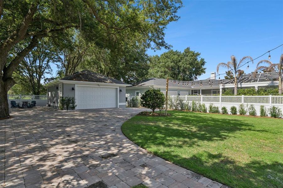 Image 47 of a home in Oakland Park.