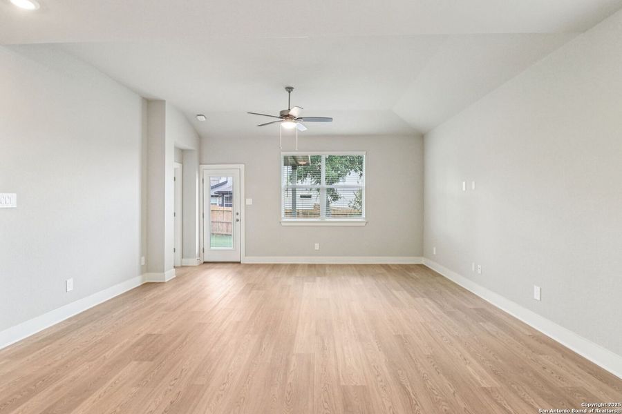 Spacious, unfurnished interior of a new home in Thomas Pond, San Antonio (Image 31). Spacious, unfurnished interior of a new home in Thomas Pond, San Antonio (Image 31).