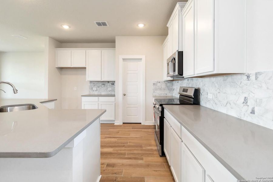Furnished interior view inside a new home in Bonita Vista, Pleasanton (Image 9).