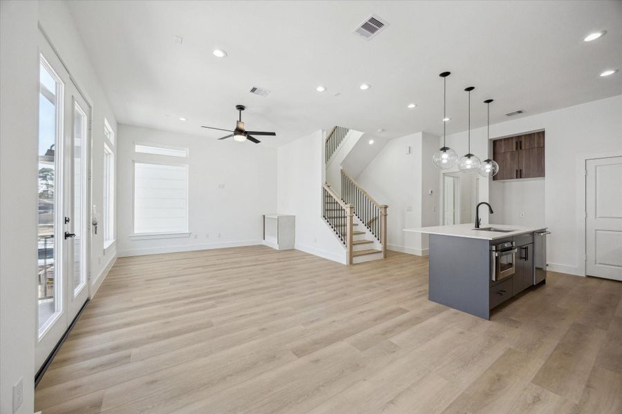Spacious, unfurnished interior of a new home in Thornton Oaks, Houston (Image 18). Spacious, unfurnished interior of a new home in Thornton Oaks, Houston (Image 18).