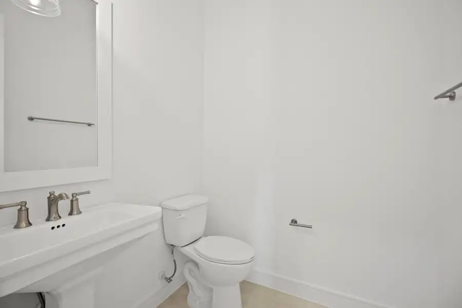 Half bath (*Photo not of actual home and used for illustration purposes only.) Half bath (*Photo not of actual home and used for illustration purposes only.)
