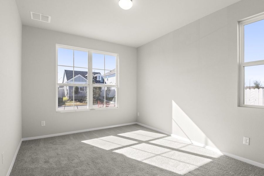 Spacious, unfurnished interior of a new home in Harvest Ridge, Elgin (Image 10).