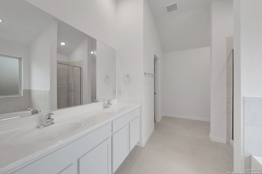 Furnished interior view inside a new home in Paloma Park, Converse (Image 10).