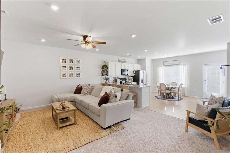 Furnished interior view inside a new home in , Jasper (Image 31).