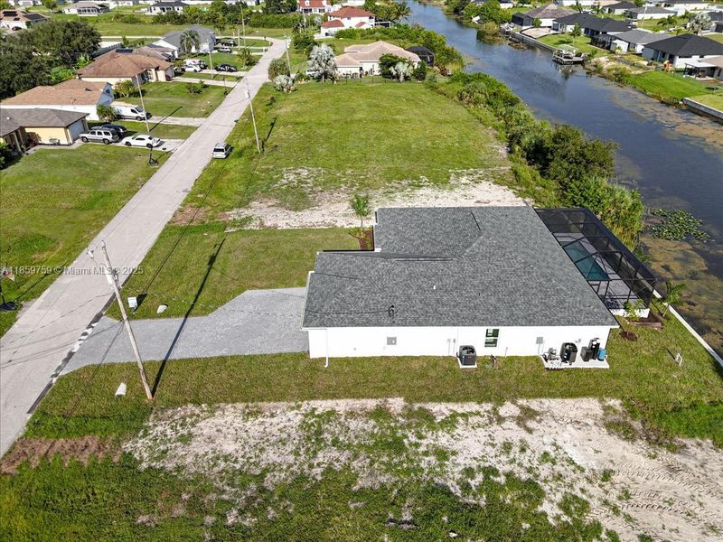 Image 37 of a home in Cape Coral.