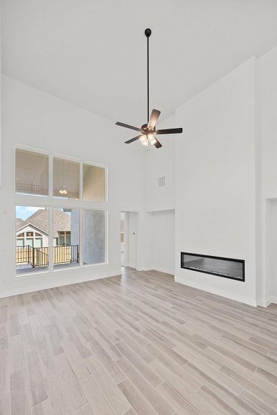 Spacious, unfurnished interior of a new home in The Colony, Bastrop (Image 18).