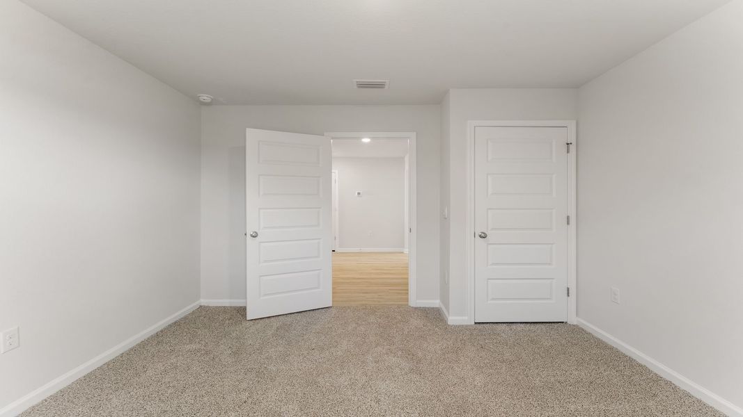 Spacious, unfurnished interior of a new home in Sunny Hills, Chipley (Image 23).